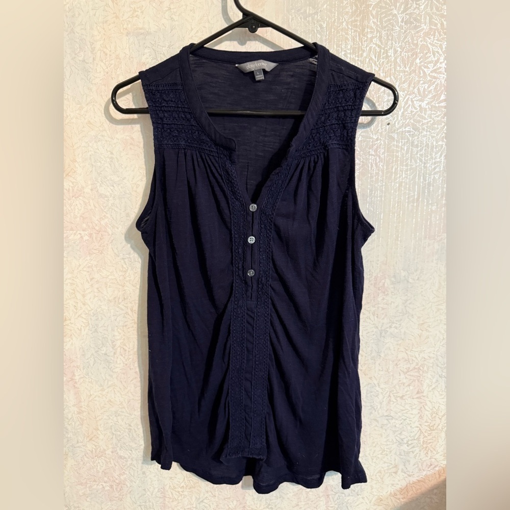 Daisy Fuentes Navy Sleeveless‎ Blouse, Sz Lg